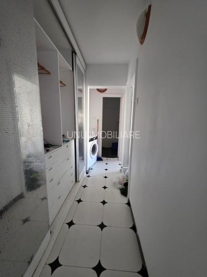 Etaj 3-Podul de Fier-3 Camere Decomandat -bloc 82' - 5