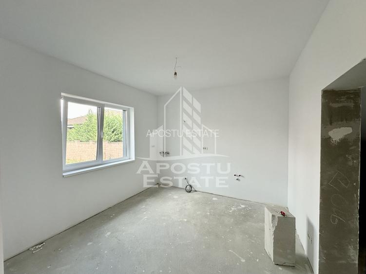 Jumatate de duplex de vanzare cu 5 camere despartit prin garaj - 18