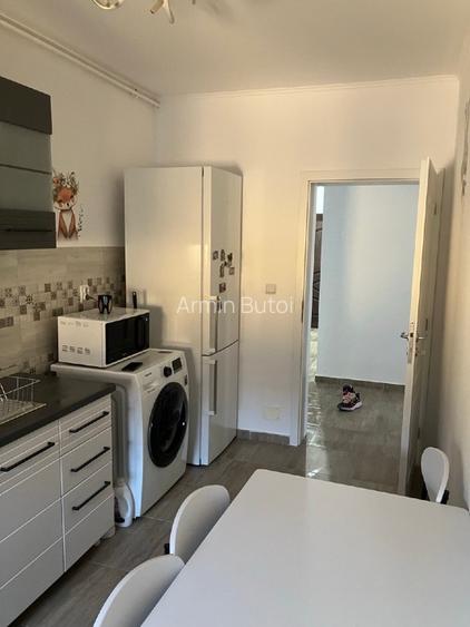 Proprietar, inchiriez apartament cu 2 camere, Calea Urseni, TM. Din 10 Martie - 4