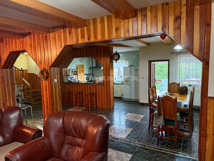 VANZARE CASA TIP PENSIUNE - 18