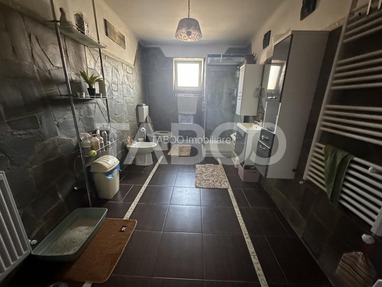 Casa de vanzare 5 camere zona barbeque  salon de evenimete ciubar - 13