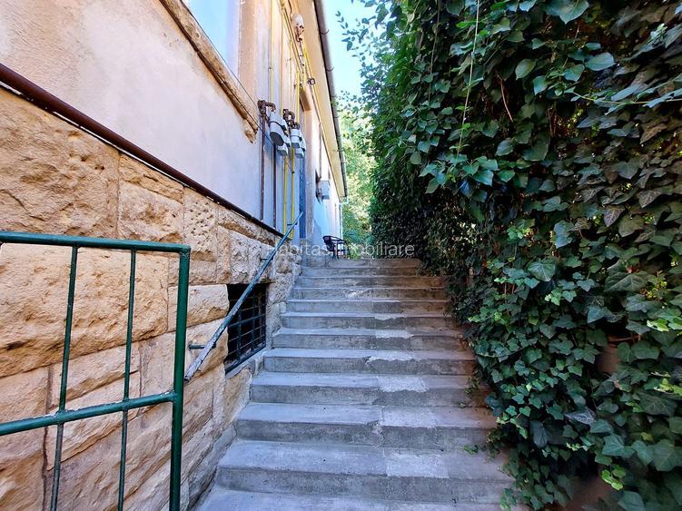 Vila impozanta  intr-o zona deosebita cu 1.440 mp teren - 9