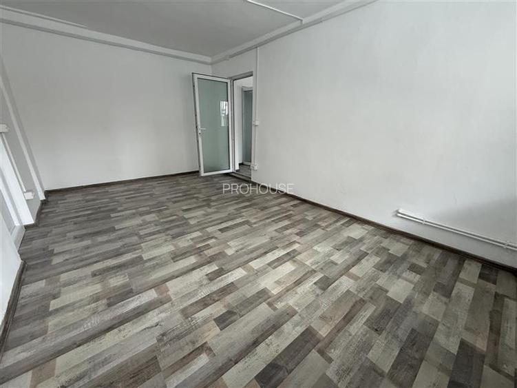 Adjud - spatiu comercial renovat complet - 6