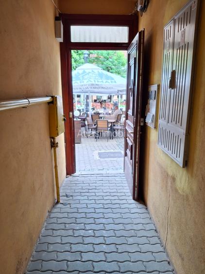 Cladire mixta cu spatii la parter si numeroase incaperi -central - 35