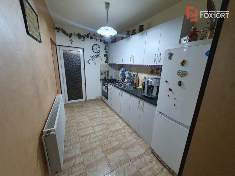 Apartament cu 2 camere decomandat, cladire istorica - Sinaia - 9