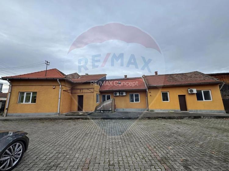 Casă  cu 5 camere de închiriat în zona Marasti, Piața 1 Mai - 12