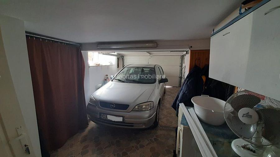 Casa moderna, foarte spatioasa, cu  1500 mp teren, în  Dambul Rotund - 18