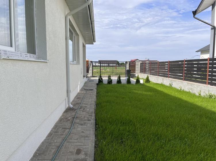 Casa pe parter de v&acirc;nzare - 2