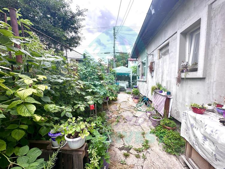 Teren de 250 mp cu casa -  la o distanta de 7 minute de statia de metrou - 5