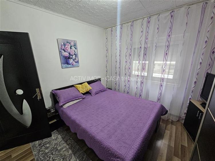 Resita, 3 Cam. Cf. 1, Et. 1, Bulevard, Micro 4 - 28