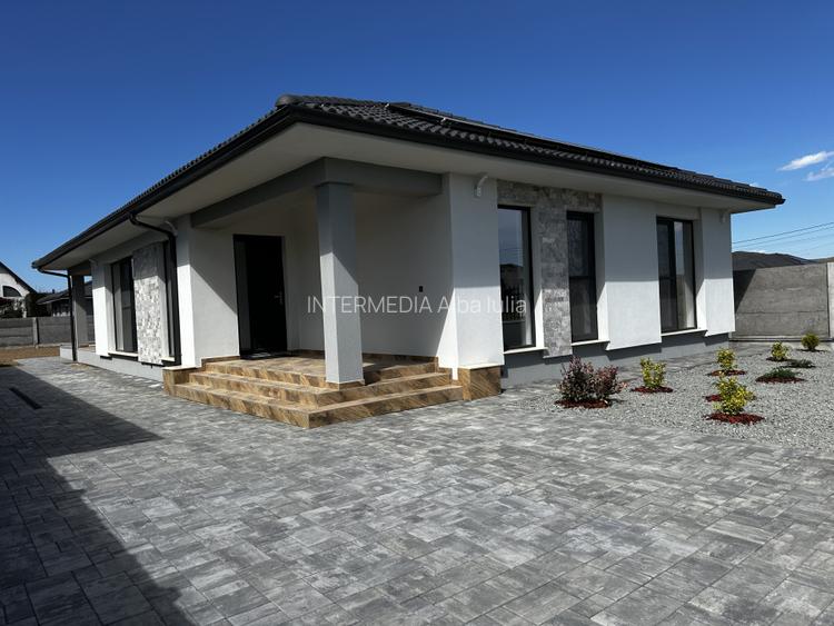 Casa NOUA 4 camere 2 bai Dresing Terasa Panouri Teren 550 mp Finisata la Cheie - 6