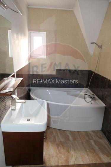 Vilă cu 10 camere de vânzare în zona Centrala - 18