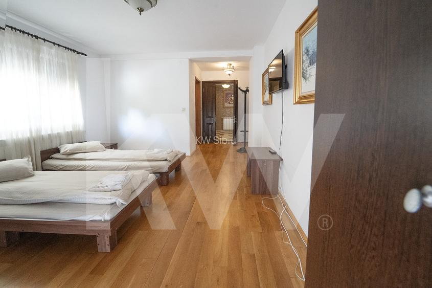 Vila exclusivista cu piscina si panorama de vis Cisnadioara - 32