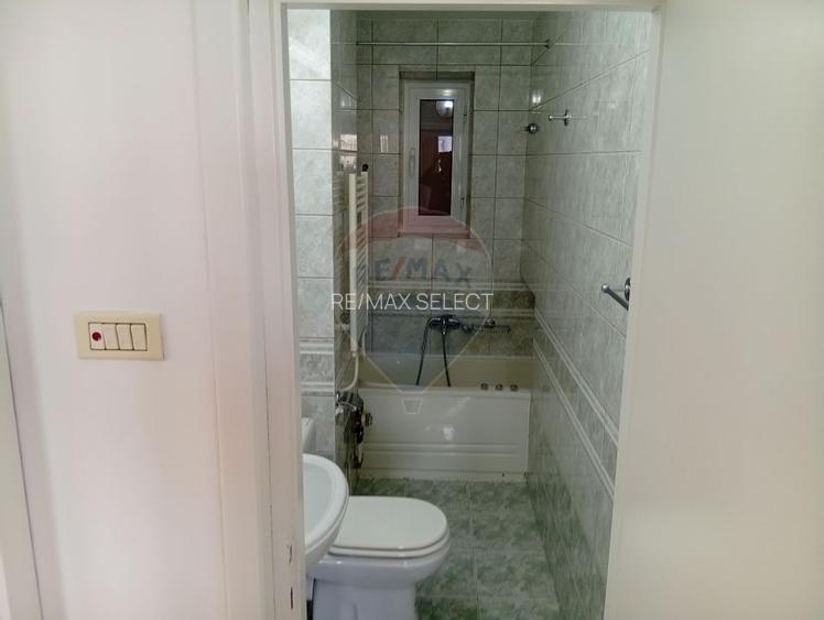 Apartament cu 3 camere de închiriat - 10