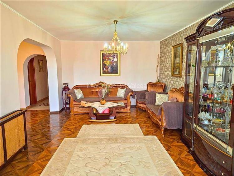 VILA CLASICA DE FAMILIE |TEREN 1137| POZITIE EXCELENTA - NORD - 2