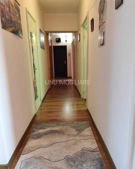 Alexandru - Piata Voievozilor - 3 camere decomandat - etaj intermediar - 3