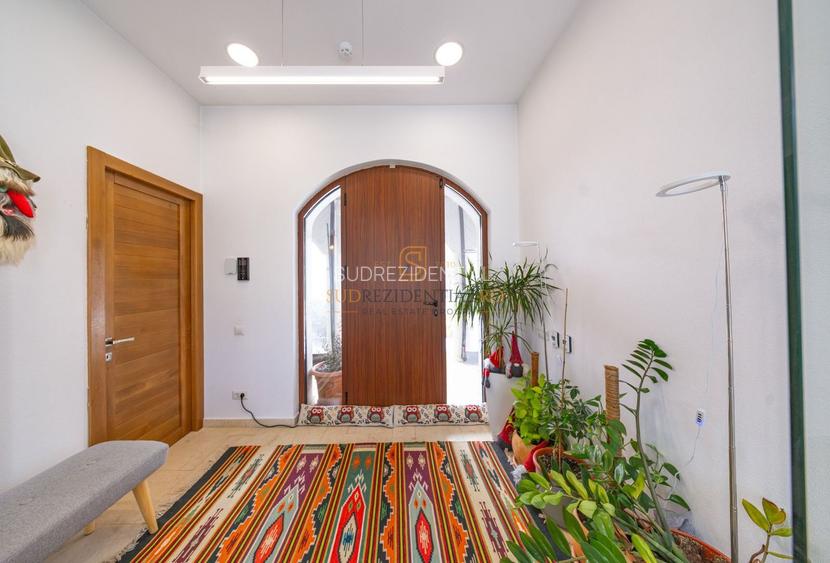 Resedinta spectaculoasa  – Vila exclusivista deschidere directa la lac - 16