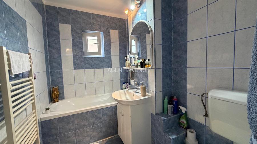 Apartament cu 3 camere, 2 bai si 2 balcoane, decomandat et , cartier MV1 - 6