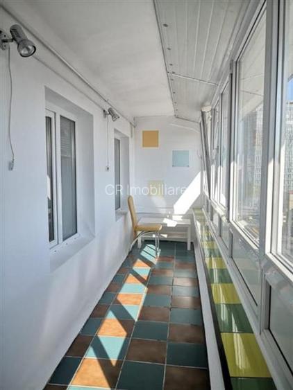 Garsoniera, Piata Victoriei - 3