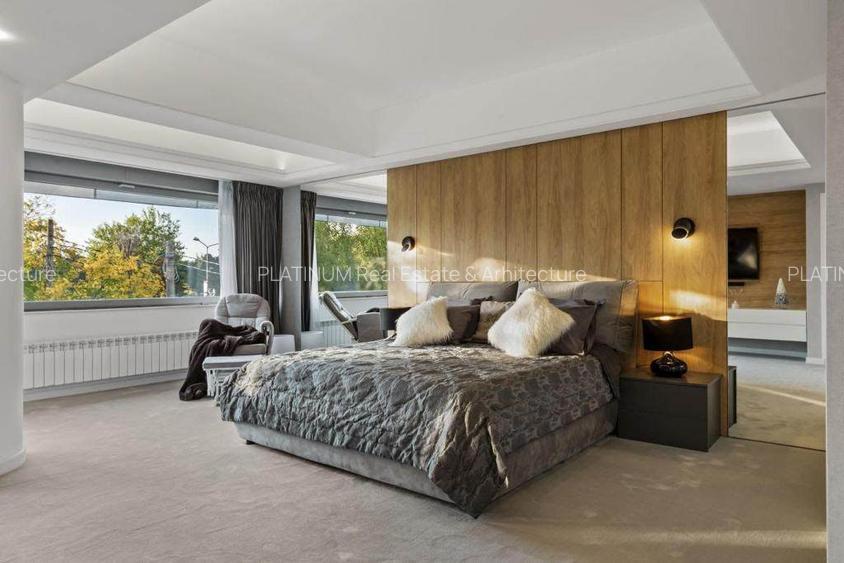 Luxury Lakeside Living: Turnkey villa with Outdoor Pool and Stunning View  - 6