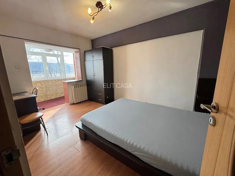 Apartament cu 3 camere, DECOMANDAT, zona Dacia - 4