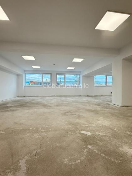 Cladire de vanzare – spatii diverse, 130 - 6000 mp / Zona in plina dezvoltare - 15