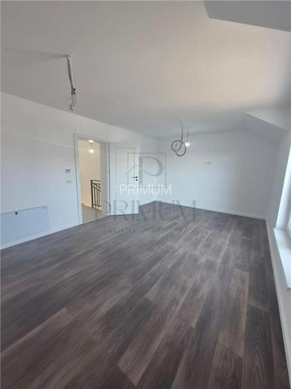 Duplex superb - zona foarte buna - toate utilitatile - gata de mutat - 8