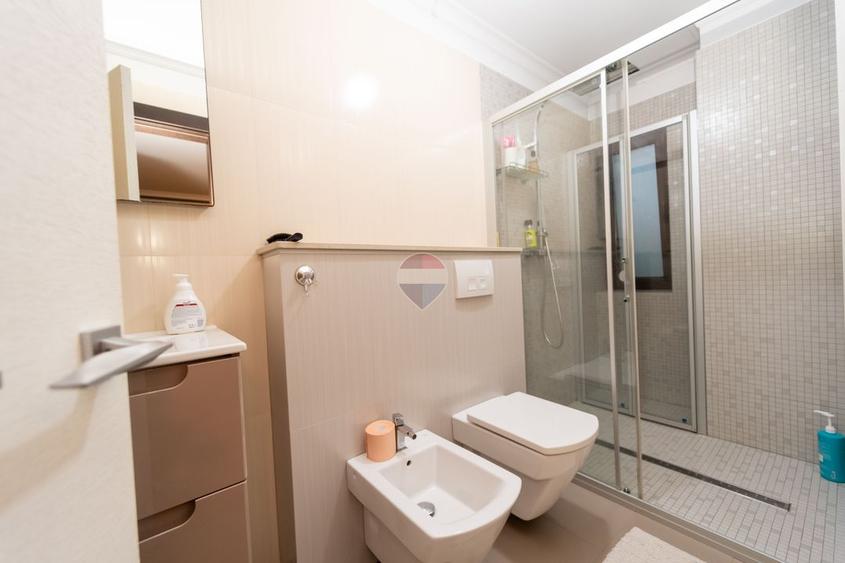 Casă / Vilă premium cu 6 camere de vânzare in Brasov