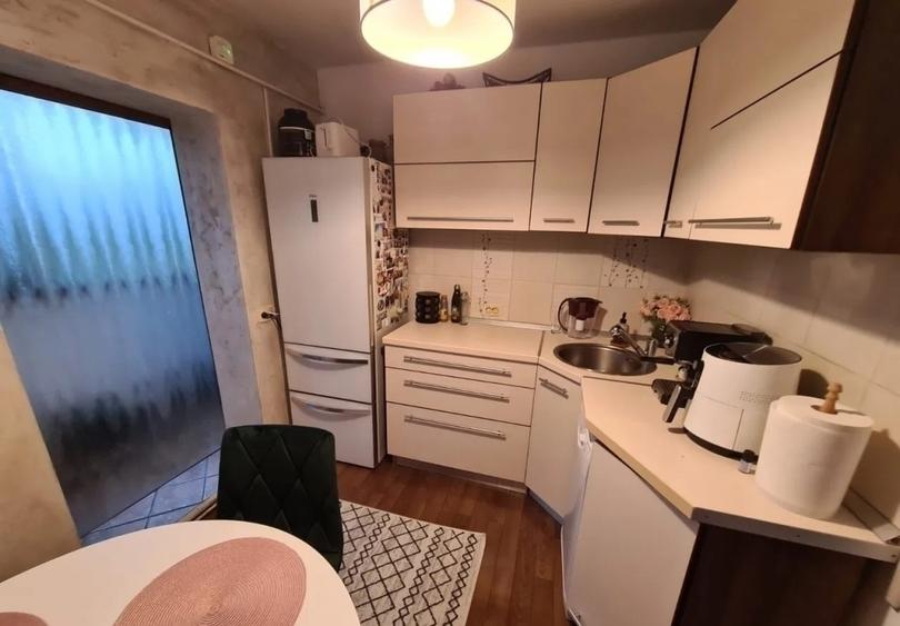 3 Camere Decomandat 72mp Mobilat zona Nicolina
