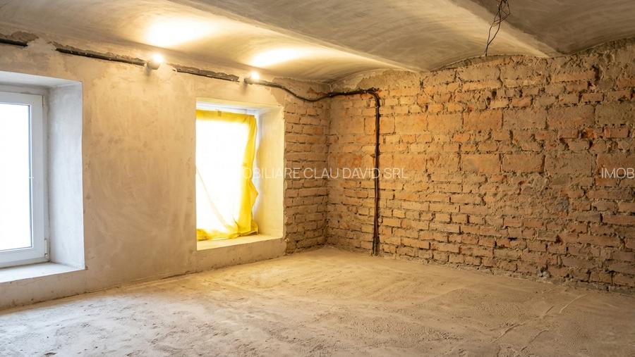 CASA SINGUR CURTE DE RENOVAT  cu teren 297 mp -ZONA PIATA UNIRII- comision 0% - 4