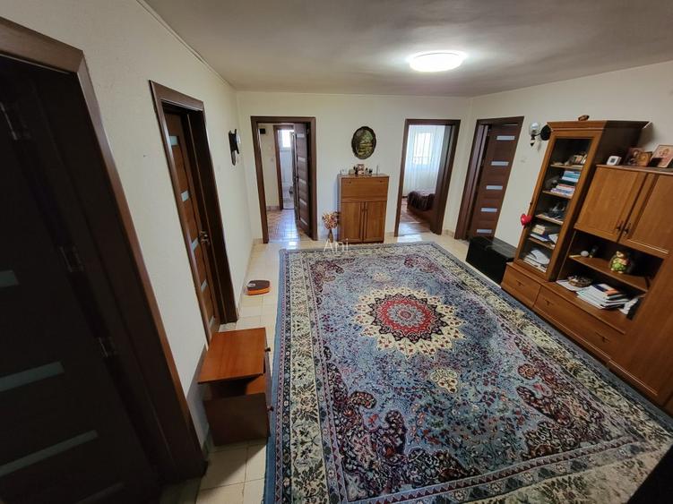 Casa de vanzare - Parter + Etj1 + Etj2 - 15