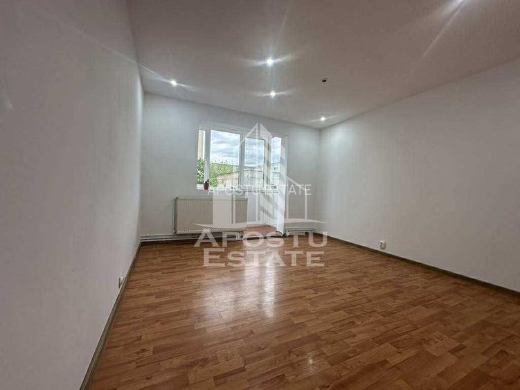 Apartament cu 2 camere, semidecomandat, etajul 2, centrala proprie - 2