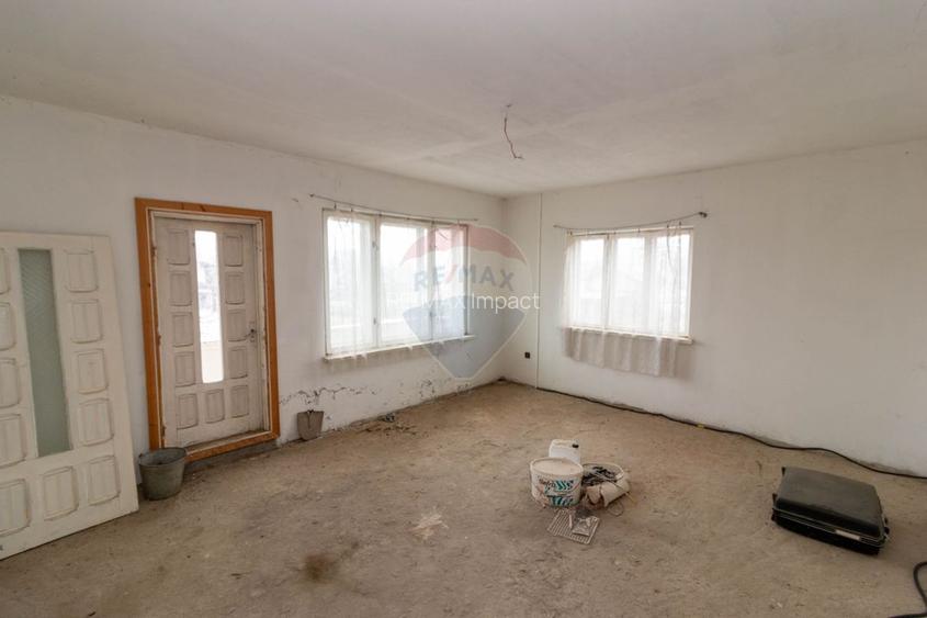 Vila cu 7 camere de vanzare in zona Centrala Aleea Grivitei Roman - 11