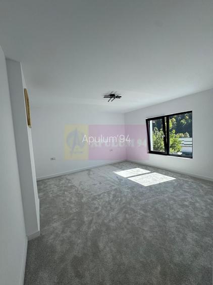 Casa de vanzare cu 2 apartamente in Azuga - 13
