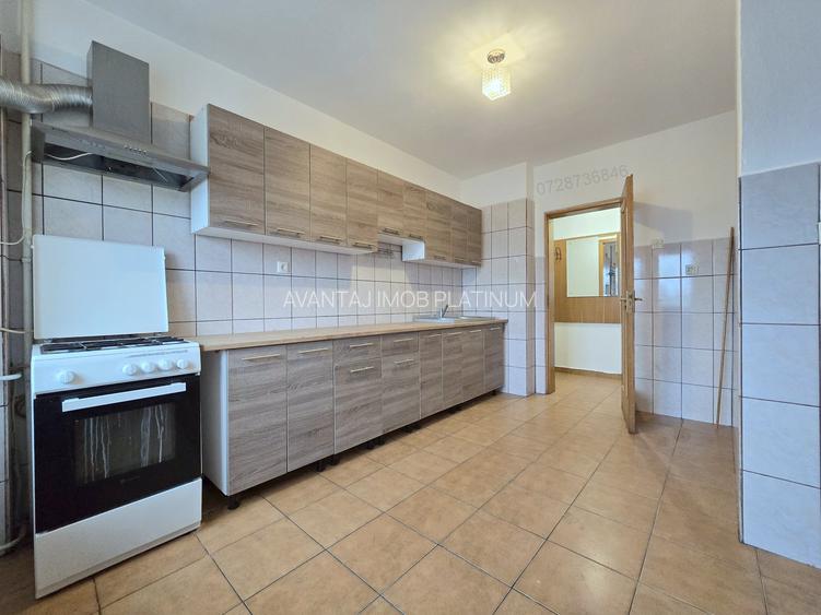 Metrou Piata Unirii -Bulevardul Coposu, 5 camere, 117 mp, bloc 1990 - 2