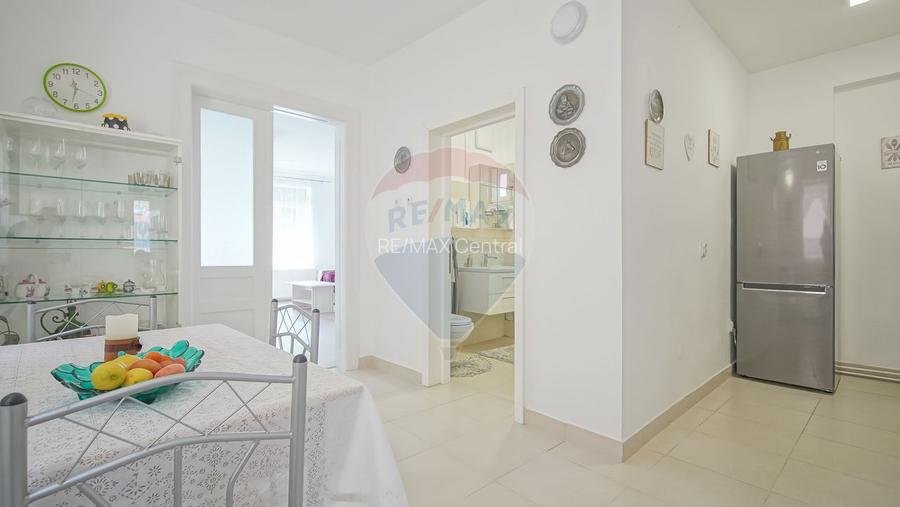 Casă falnică, curte individuală, langă Piața Unirii, în inima Scheilor - 6