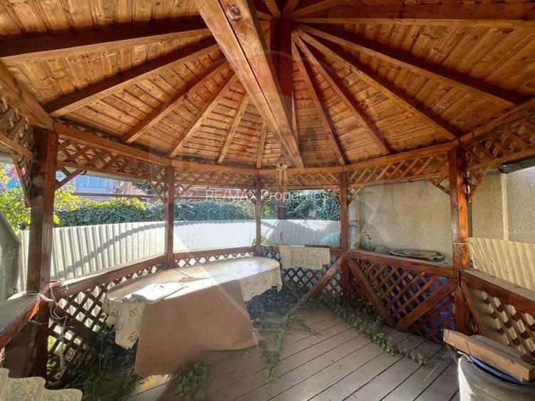 Casă / Vilă spațioasă cu curte generoasă în Urlați - 9