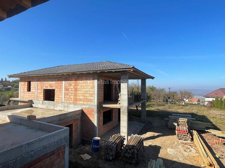 Casa individuala (semicolectiva) 172 mp utili, teren 765 mp Feleacu - 45