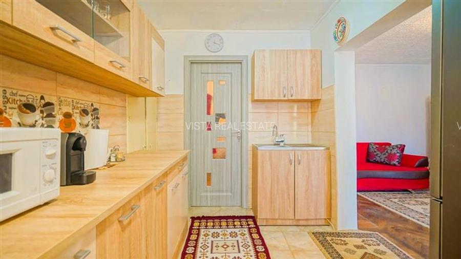 Casa spatioasa, ideala pentru 2 familii sau investitie. 2 corpuri de cladire, ga - 4