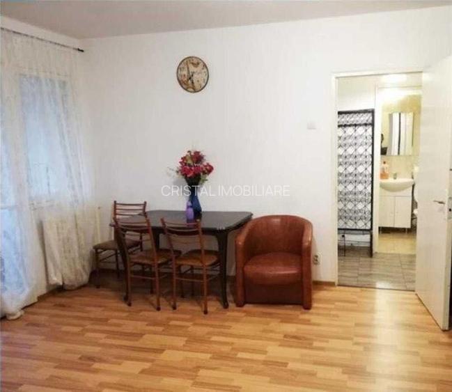 Apartament 3 camere de închiriat Apărătorii Patriei - 3