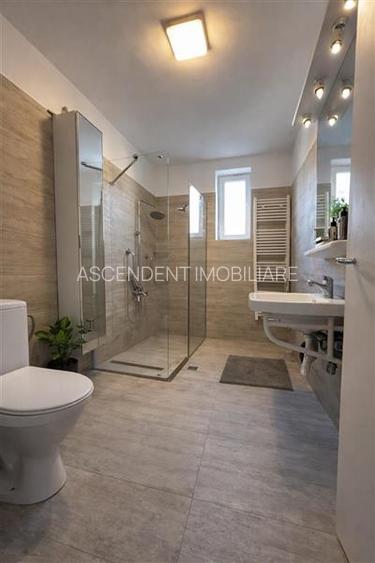 Nivel in  vila, 4 camere, cu garaj, curte proprie, Central, Brasov - 6