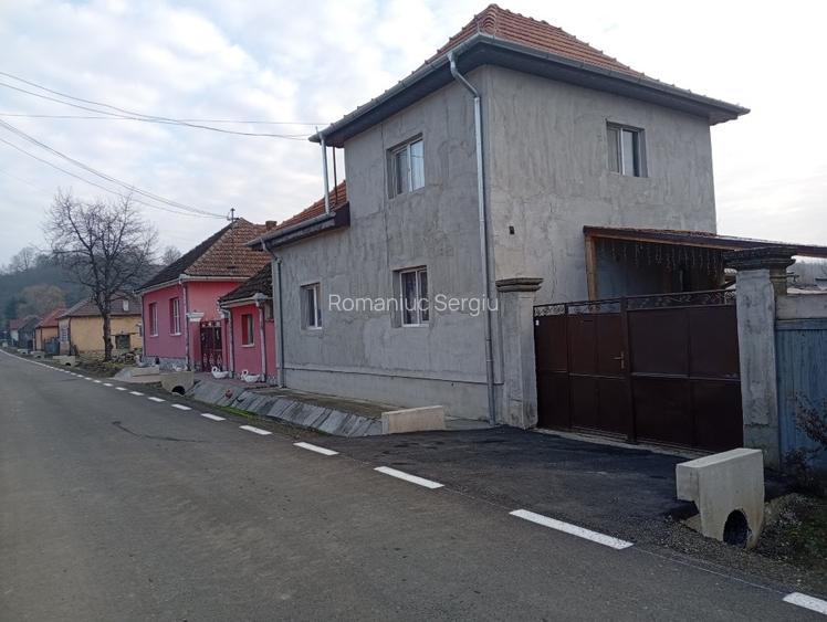 Casa cu etaj ,mansarda,anexe  - 8