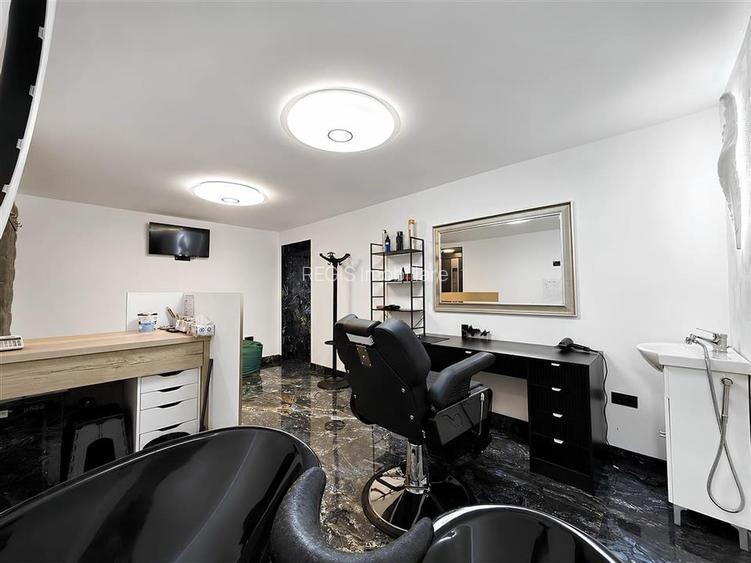 Spatiu comercial ultra finisat cu vad stradal zona Judetean - 2