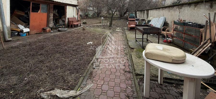 Casa individuala, cu 12 camere,5 bai, acces auto, teren 642, Girocului - 16