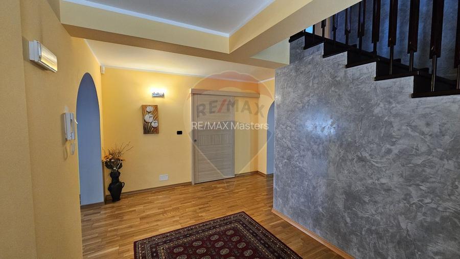 Casă / Vilă de lux cu 8 camere de vânzare in Obcini, Suceava - 8