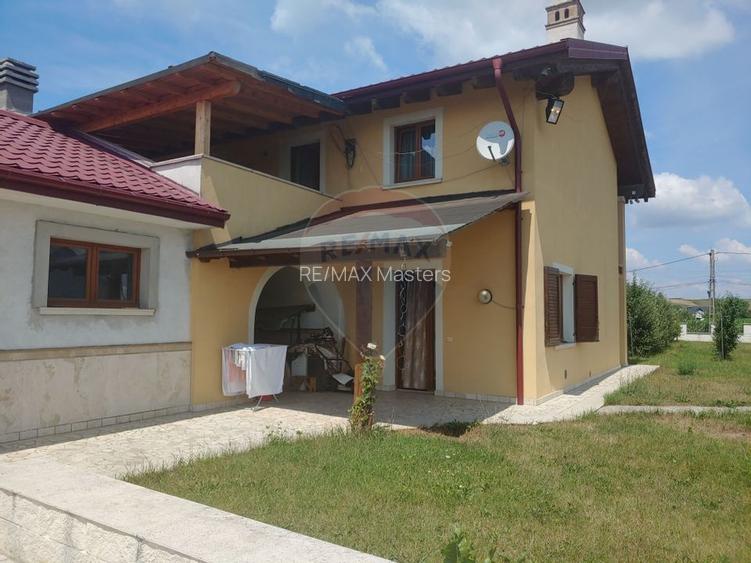 Casă / Vilă de lux cu 5 camere de vânzare în Vadu Moldovei, Suceava - 9