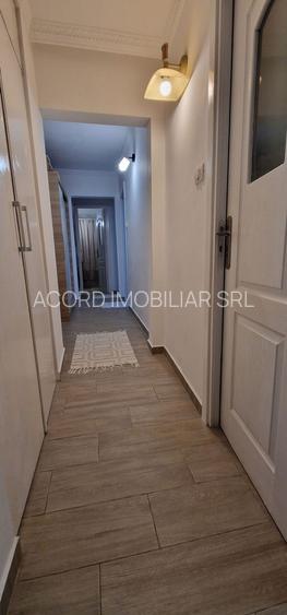 Poarta 6, 3 camere decomandate etajul 1. - 9