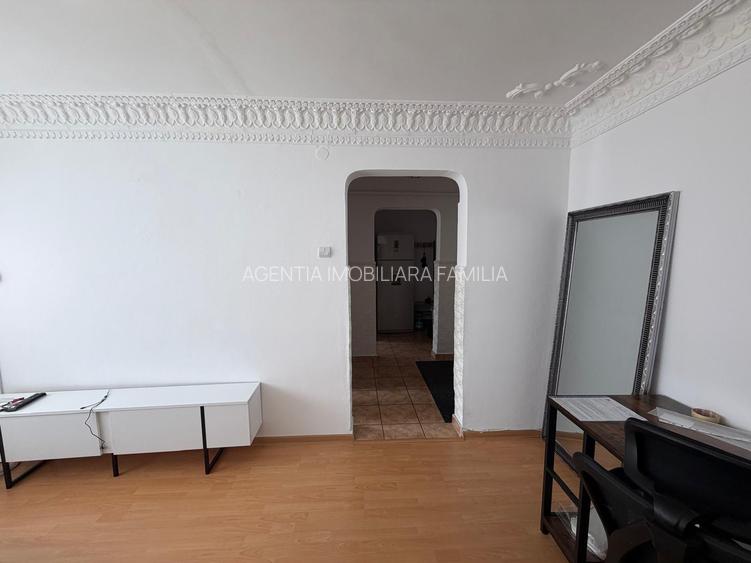 Vanzare apartament cu 4 camere in  Micro 39b, langa scoala 34, etaj 1. - 5