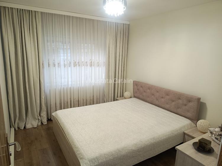 PROPRIETAR, vând apartament cu 4 camere, decomandat, et1, 2 bai, zona Lipovei  - 13