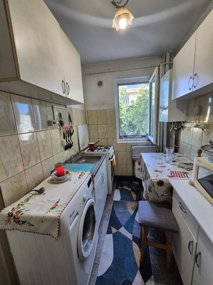 Apartament 2 camere decomandat  etaj intermediar Bld  N. Iorga